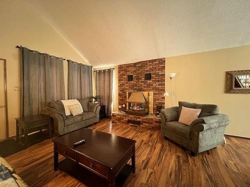 1060 Cornwall Avenue N, Fort Frances, ON - Indoor Photo Showing Living Room With Fireplace