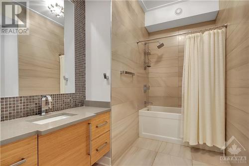 69-71 Donald Street, Ottawa, ON - Indoor Photo Showing Bathroom