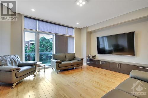 69-71 Donald Street, Ottawa, ON - Indoor Photo Showing Living Room