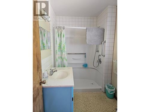 432 Alexander Road, Nakusp, BC - Indoor Photo Showing Bathroom