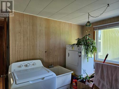 432 Alexander Road, Nakusp, BC - Indoor Photo Showing Laundry Room