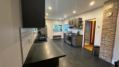 109 Morgan Street, Nelson, BC - Indoor Photo Showing Kitchen