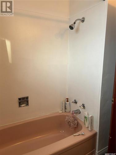 101 5Th Avenue W, Kelvington, SK - Indoor Photo Showing Bathroom