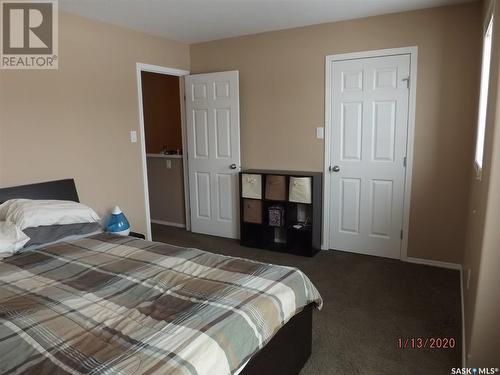 13 815 5Th Street Ne, Weyburn, SK - Indoor Photo Showing Bedroom