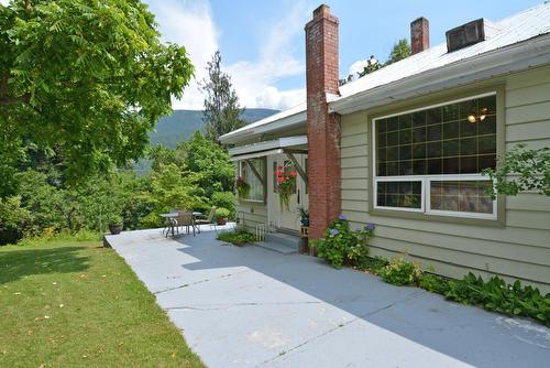 1565 Highway 3A, Nelson, BC - Outdoor