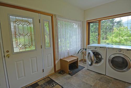 1565 Highway 3A, Nelson, BC - Indoor Photo Showing Laundry Room
