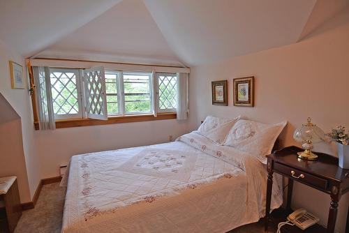1565 Highway 3A, Nelson, BC - Indoor Photo Showing Bedroom
