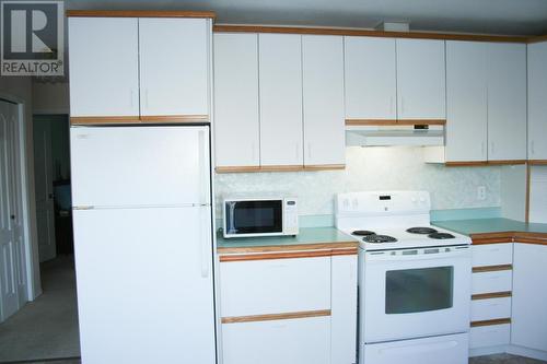 2382 Tamerac Terrace, Blind Bay, BC - Indoor Photo Showing Kitchen