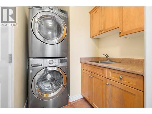 2620 Arthur Road, Kelowna, BC - Indoor Photo Showing Laundry Room
