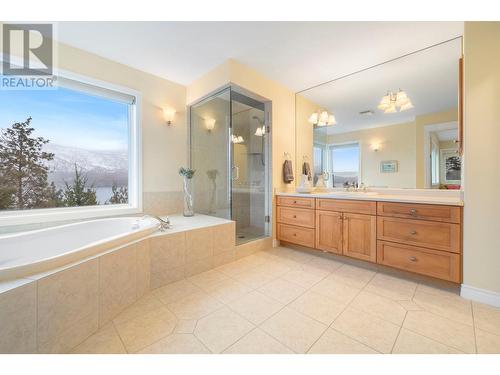 2620 Arthur Road, Kelowna, BC - Indoor Photo Showing Bathroom