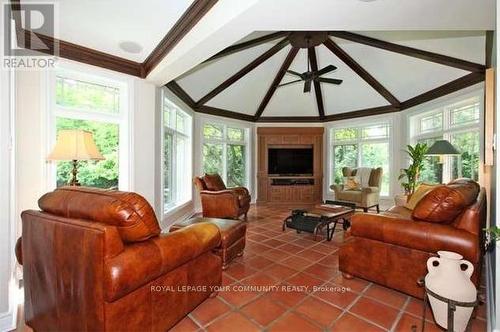 52 Beaufort Hills Road, Richmond Hill, ON - Indoor Photo Showing Living Room