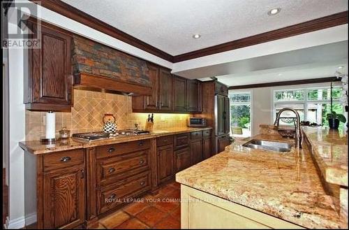 52 Beaufort Hills Road, Richmond Hill, ON - Indoor Photo Showing Kitchen