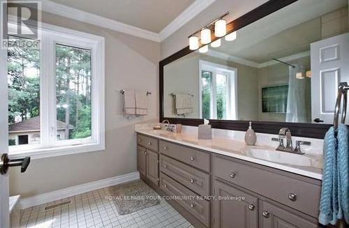 52 Beaufort Hills Road, Richmond Hill, ON - Indoor Photo Showing Bathroom