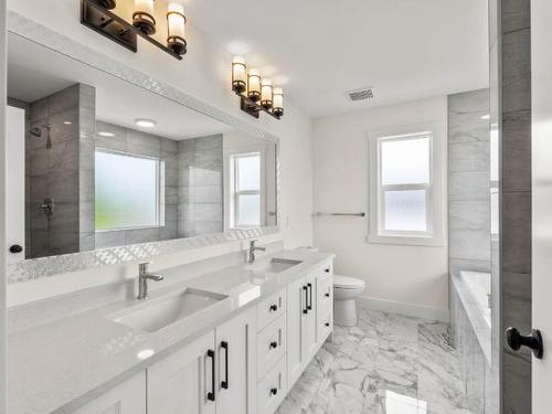 840 Crestline Street, Kamloops, BC - Indoor Photo Showing Bathroom