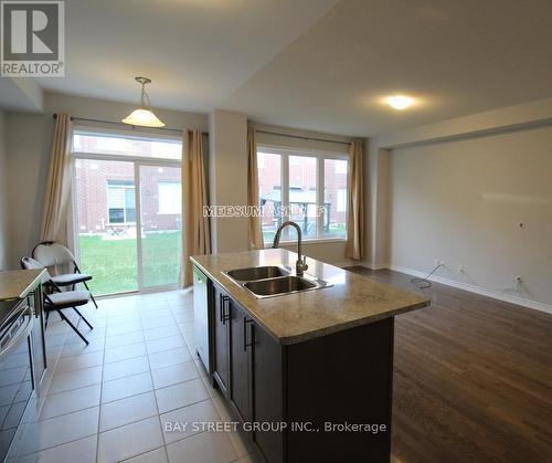 35 Sutcliffe Dr, Whitby, ON - Indoor Photo Showing Kitchen With Double Sink