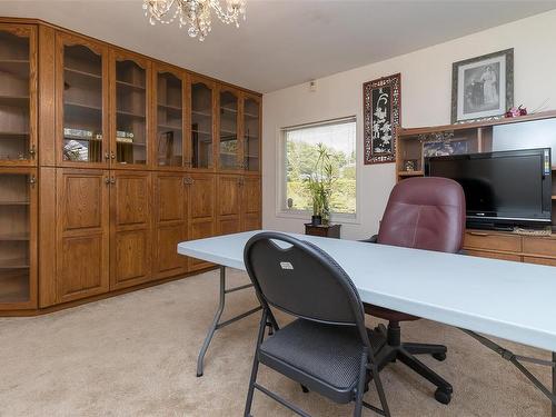 6787 Grant Rd West, Sooke, BC - Indoor Photo Showing Office
