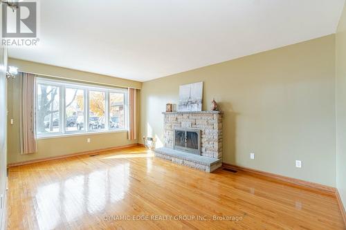 9 Crawford Dr E, Hamilton, ON - Indoor Photo Showing Living Room With Fireplace