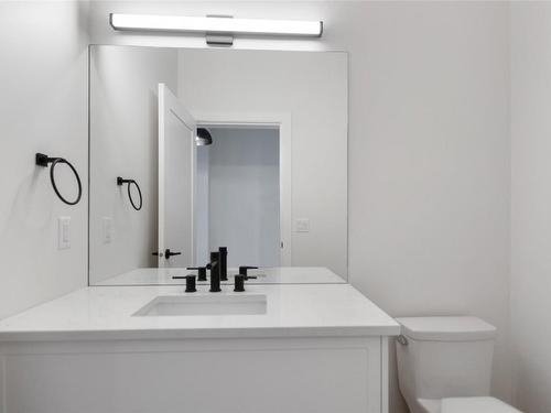 1135 Elk Street, Penticton, BC - Indoor Photo Showing Bathroom