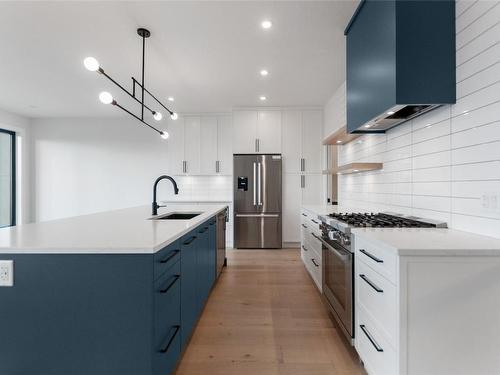 1135 Elk Street, Penticton, BC - Indoor Photo Showing Kitchen With Upgraded Kitchen