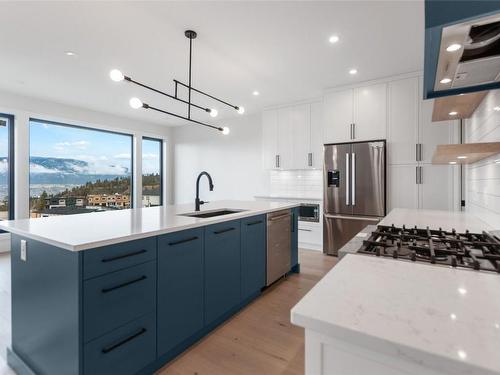 1135 Elk Street, Penticton, BC - Indoor Photo Showing Kitchen With Upgraded Kitchen