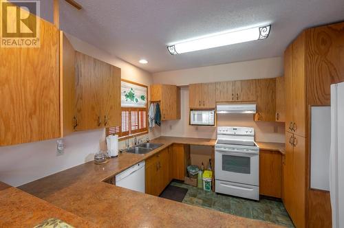 192 Twin Lakes Road Lot# 6, Kaleden, BC - Indoor Photo Showing Kitchen With Double Sink