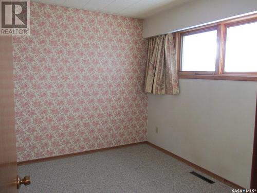 200 Highway 35 N, Nipawin, SK - Indoor Photo Showing Kitchen With Double Sink