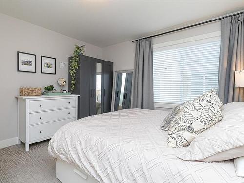8-2369 Malaview Ave, Sidney, BC - Indoor Photo Showing Bedroom