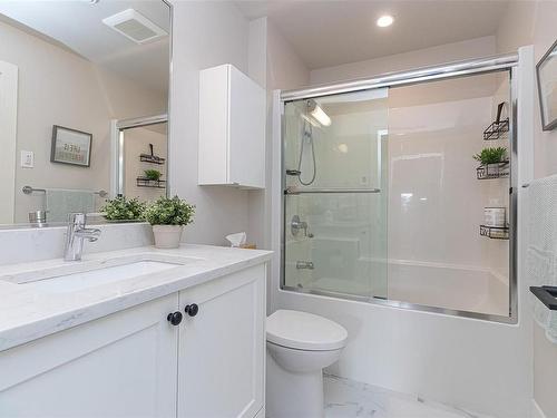 8-2369 Malaview Ave, Sidney, BC - Indoor Photo Showing Bathroom