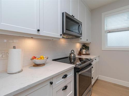 8-2369 Malaview Ave, Sidney, BC - Indoor Photo Showing Kitchen