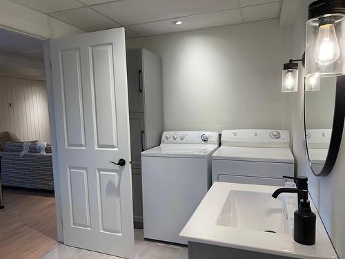 Bathroom - 169 Ch. Du Boisé-Ryan, Mont-Tremblant, QC - Indoor Photo Showing Laundry Room
