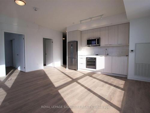 405-36 Forest Manor Rd, Toronto, ON - Indoor Photo Showing Kitchen