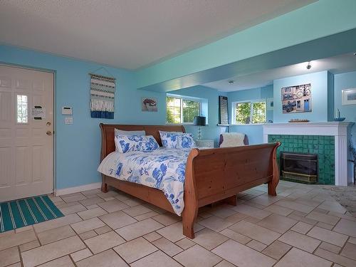 2740 Northwest Bay Rd, Nanoose Bay, BC - Indoor Photo Showing Bedroom