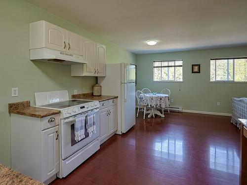 2740 Northwest Bay Rd, Nanoose Bay, BC - Indoor Photo Showing Kitchen