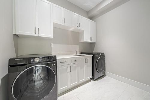 439 Masters Drive, Woodstock, ON - Indoor Photo Showing Laundry Room
