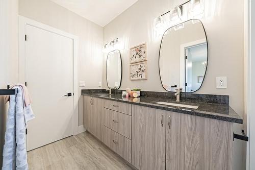 439 Masters Drive, Woodstock, ON - Indoor Photo Showing Bathroom
