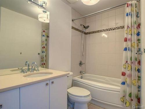 Bathroom - 21 Rue Serge-Garant, Montréal (Verdun/Île-Des-Soeurs), QC - Indoor Photo Showing Bathroom
