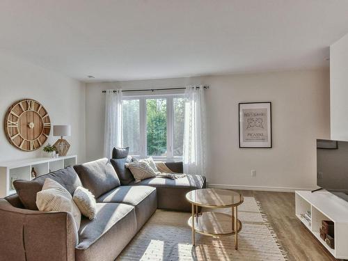 Salon - 775  - 775A Rue Caya, Saint-Colomban, QC - Indoor Photo Showing Living Room