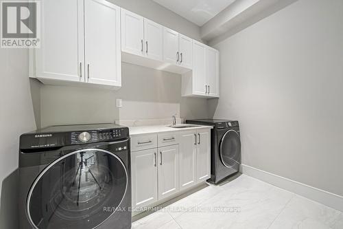 439 Masters Dr, Woodstock, ON - Indoor Photo Showing Laundry Room