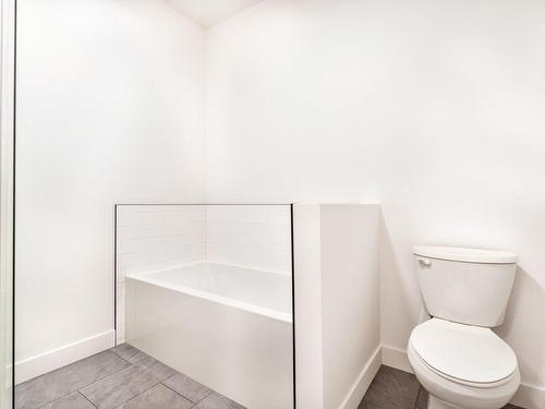 Bathroom - 2300-2620 Ch. Du Parc, Orford, QC - Indoor Photo Showing Bathroom