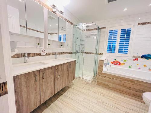 Bathroom - 2104 Rue De Renaix, Laval (Vimont), QC - Indoor Photo Showing Bathroom