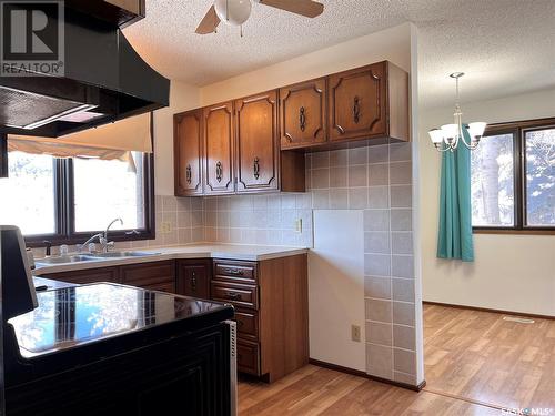 410 4Th Street W, Wynyard, SK - Indoor Photo Showing Kitchen With Double Sink