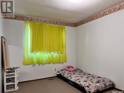 410 4Th Street W, Wynyard, SK - Indoor Photo Showing Bedroom
