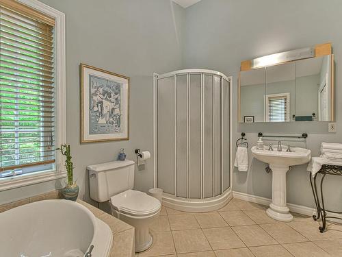 Salle de bains - 32 Ch. De La Flore, Sainte-Anne-Des-Lacs, QC - Indoor Photo Showing Bathroom