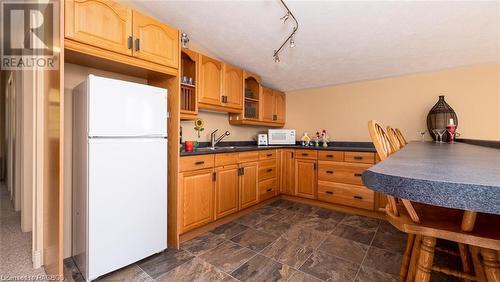 110 Hobson'S Harbour Drive, Northern Bruce Peninsula, ON - Indoor Photo Showing Kitchen