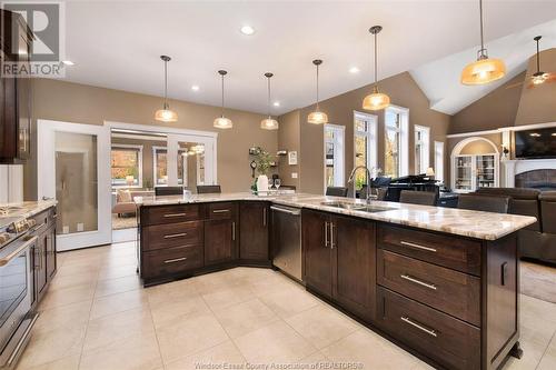 10989 River Line, Chatham-Kent, ON - Indoor Photo Showing Kitchen With Upgraded Kitchen