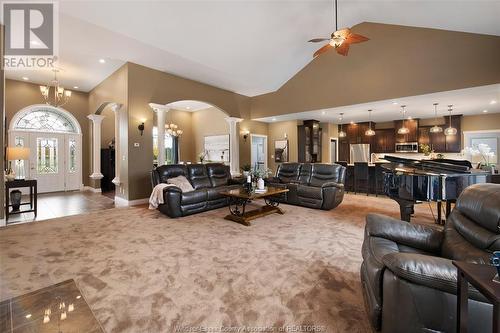 10989 River Line, Chatham-Kent, ON - Indoor Photo Showing Living Room