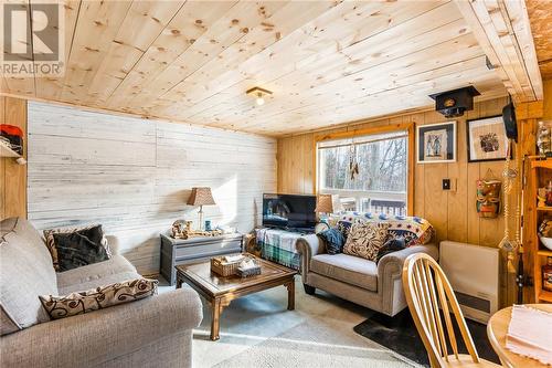 141 Maple Lane, Mindemoya, Manitoulin Island, ON - Indoor Photo Showing Living Room