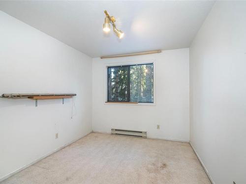9368 Robin Rd, Black Creek, BC - Indoor Photo Showing Other Room
