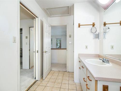 9368 Robin Rd, Black Creek, BC - Indoor Photo Showing Bathroom
