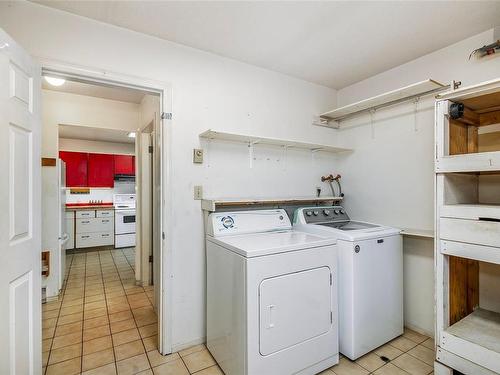 9368 Robin Rd, Black Creek, BC - Indoor Photo Showing Laundry Room